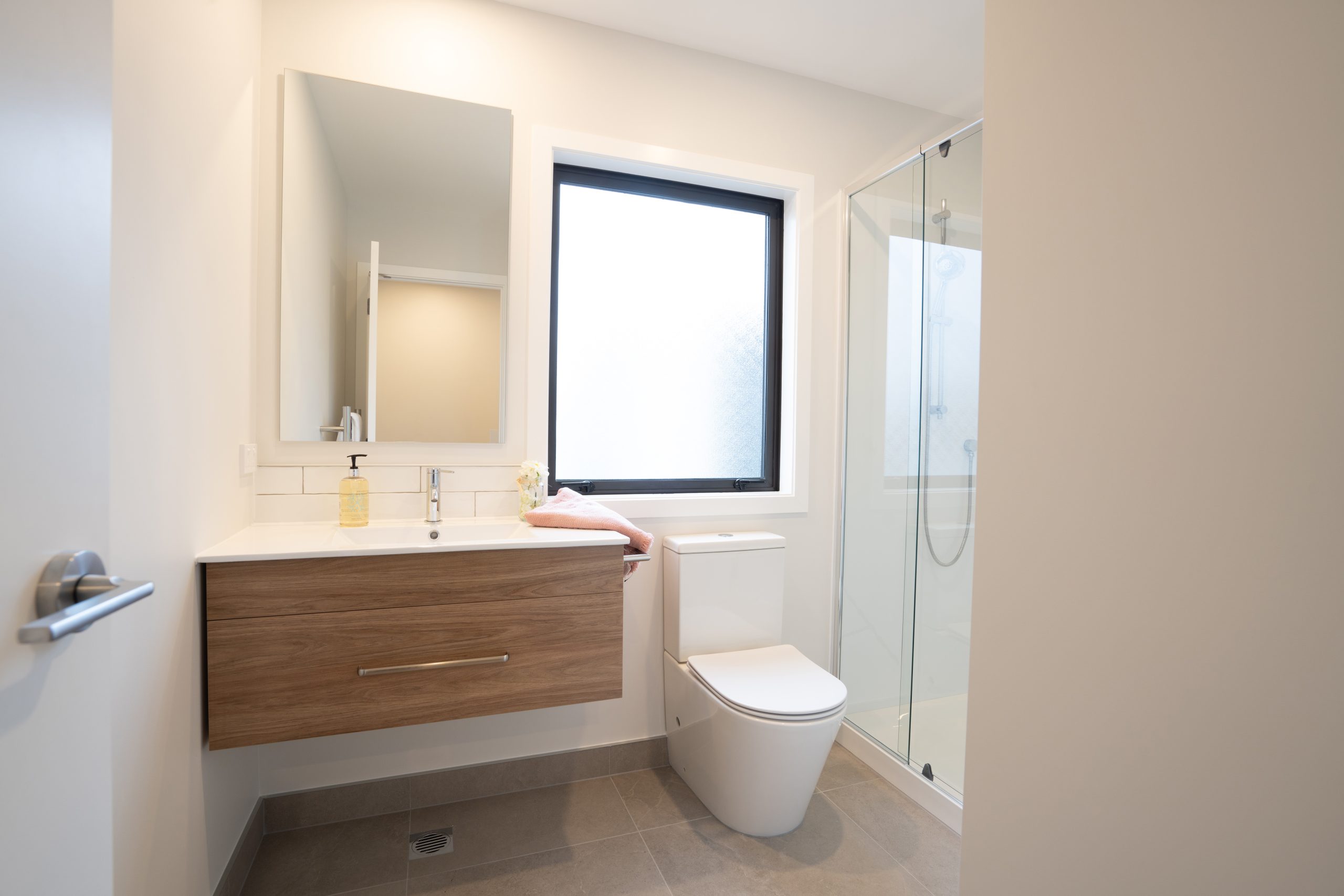 Kenderdine Terraces bathroom